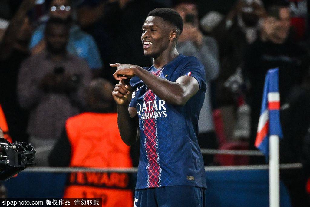 登贝莱荣膺金球奖：法甲新星如何在巴黎圣日耳曼绽放光芒？